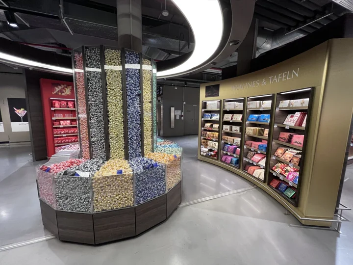 Neobyčejné shop-in-shopy prémiových značek potravin taktéž.