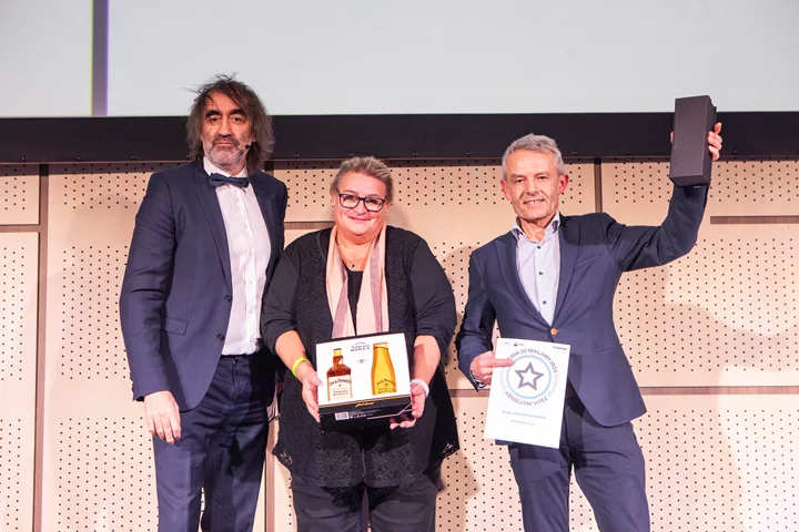 Absolutním vítězem 25. jubilejního ročníku soutěže Hvězda 3D reklamy 2025 a zároveň i vítězem Inovace roku 2025 se stala Etuje zlaté konzervatoře, od společnosti Kartonie s.r.o.